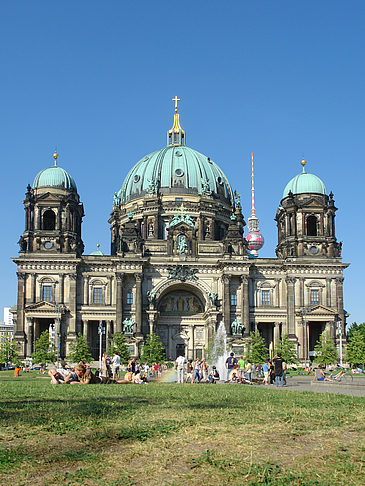 Berliner Dom mit Fernsehturm