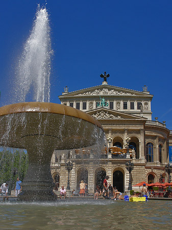 Foto Alte Oper mit Brunnen - Frankfurt am Main