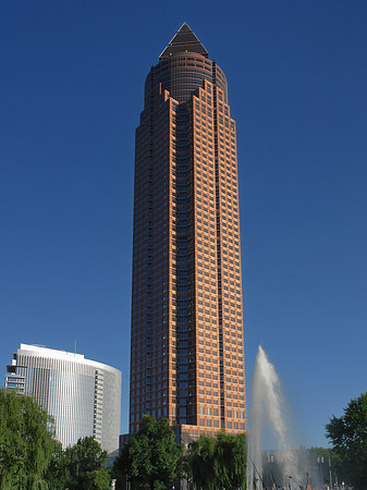 Foto Messeturm mit Ludwig-Erhard-Anlage - Frankfurt am Main