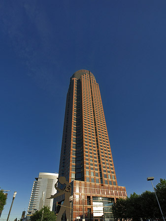 Fotos Messeturm mit Hammering Man