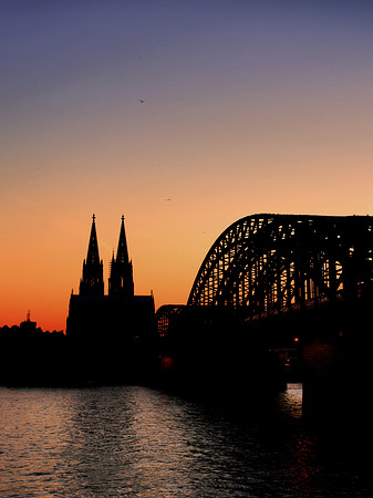 Fotos Kölner Dom hinter der Hohenzollernbrücke | Köln