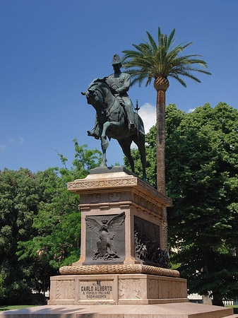 Statue von Carlo Alberto