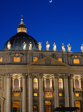 Fotos Petersdom mit Halbmond | 