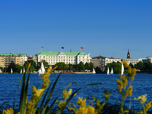 Blick nach Osten von der Außenalster Foto 