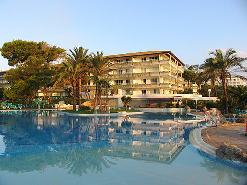 Fotos Hotel mit Pool bei Dämmerung | 