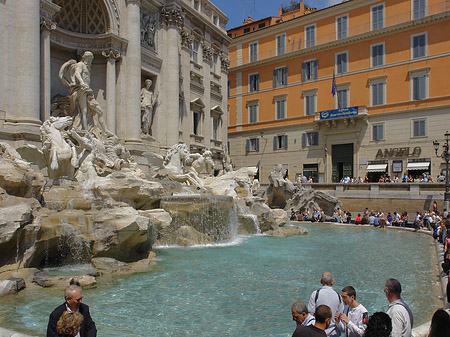 Foto Menschen am Brunnen - Rom